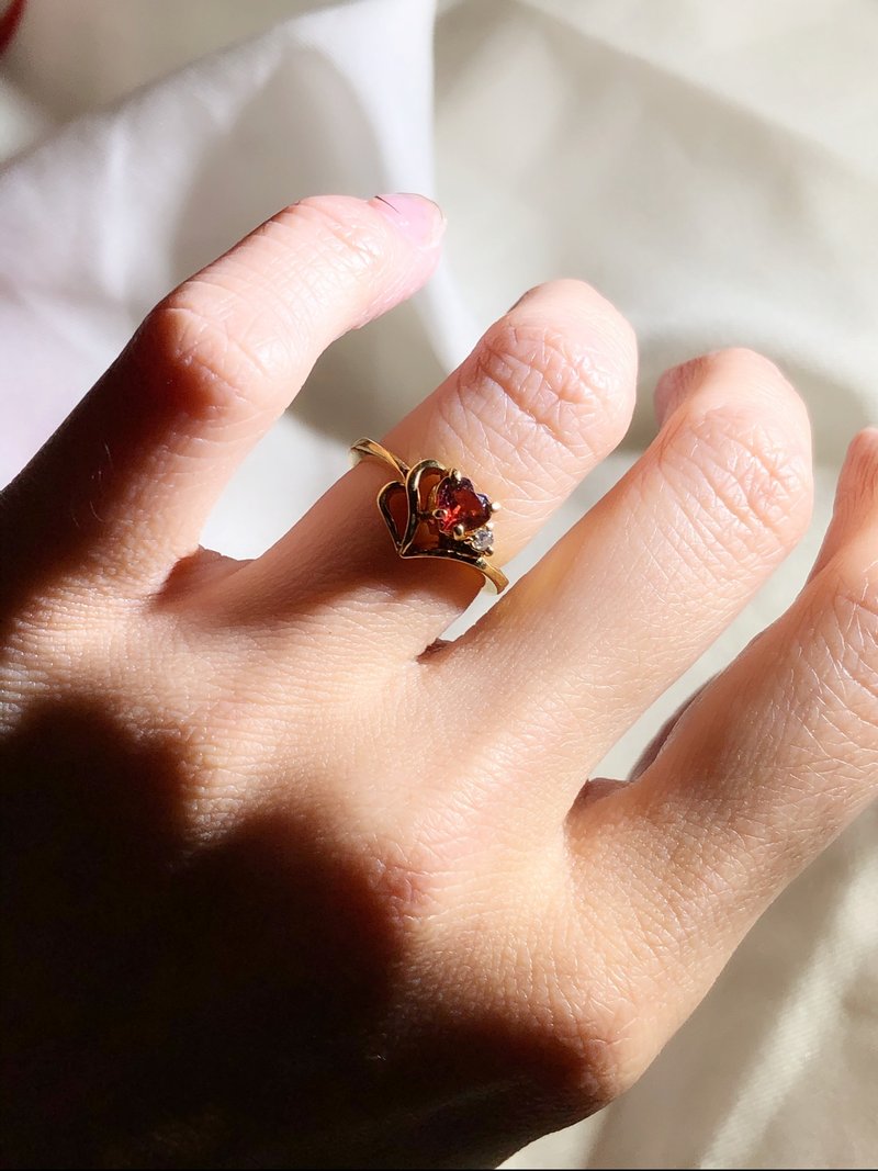Vintage Heart Red Gemstone Gold Engagement Ring - 戒指 - 貴金屬 金色