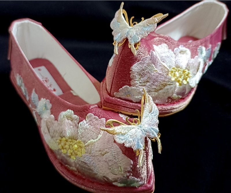 Xiaoqian handmade custom red and gold Tencel bow shoes without pearl balls - อื่นๆ - วัสดุอื่นๆ สึชมพู