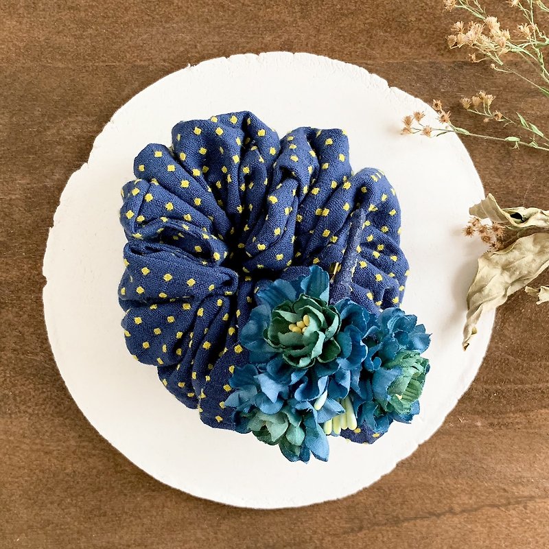 Hair accessory: Cotton floret and dot pattern chouchu - เครื่องประดับผม - ผ้าฝ้าย/ผ้าลินิน สีน้ำเงิน