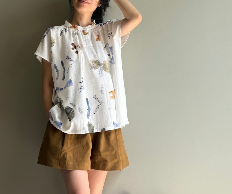 小木馬/設計師印花布/小馬之歌純棉雙層棉紗小立領短袖上衣100%棉 - 女上衣/長袖上衣 - 棉．麻 