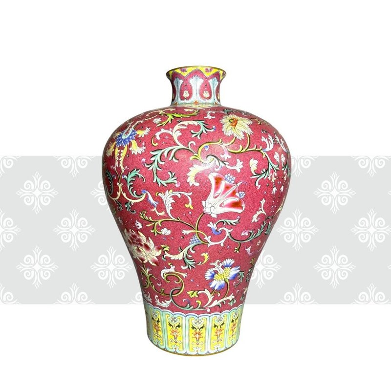 清 乾隆 胭脂紅地軋道錦紋粉彩纏枝花卉紋梅瓶 - 花瓶/花器 - 瓷 粉紅色