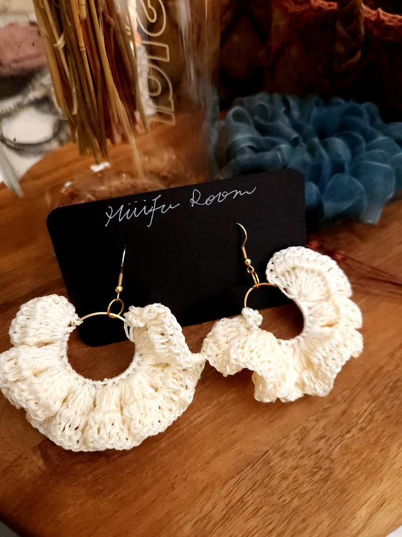 Swing series earrings white lace - ต่างหู - ผ้าฝ้าย/ผ้าลินิน ขาว