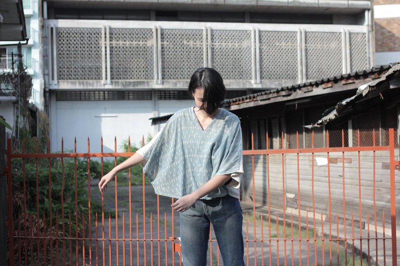 Twotone Mudmee Poncho - 女大衣/外套 - 棉．麻 藍色