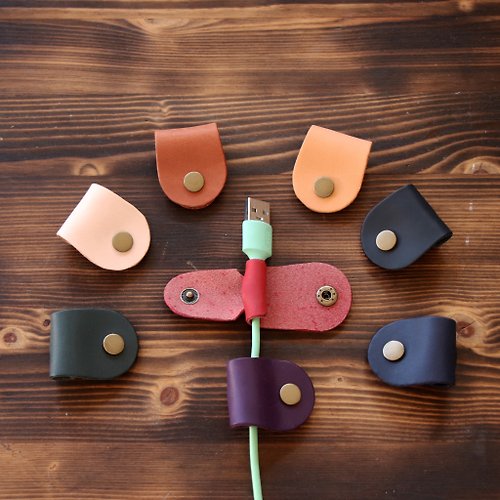 Handmade leather-earphone/USB winder cable reel storage Earphone/ USB Holder  - Shop Craftihood Headphones & Earbuds Storage - Pinkoi