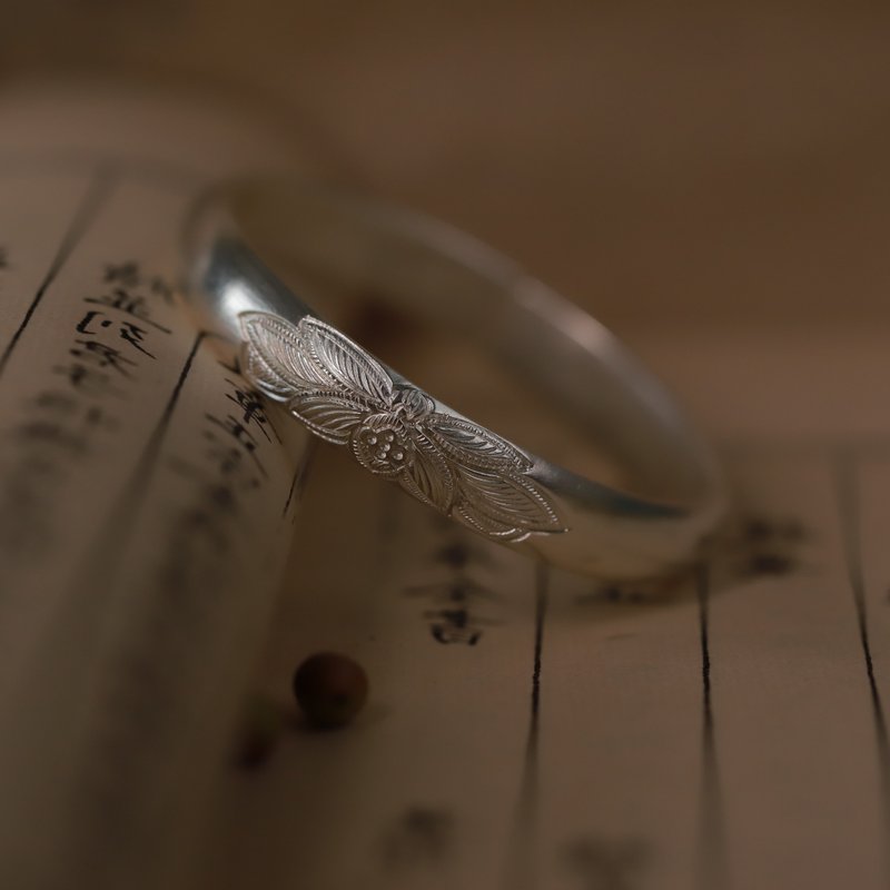 Handmade silver bracelet with lotus pattern - สร้อยข้อมือ - เงินแท้ สีเงิน