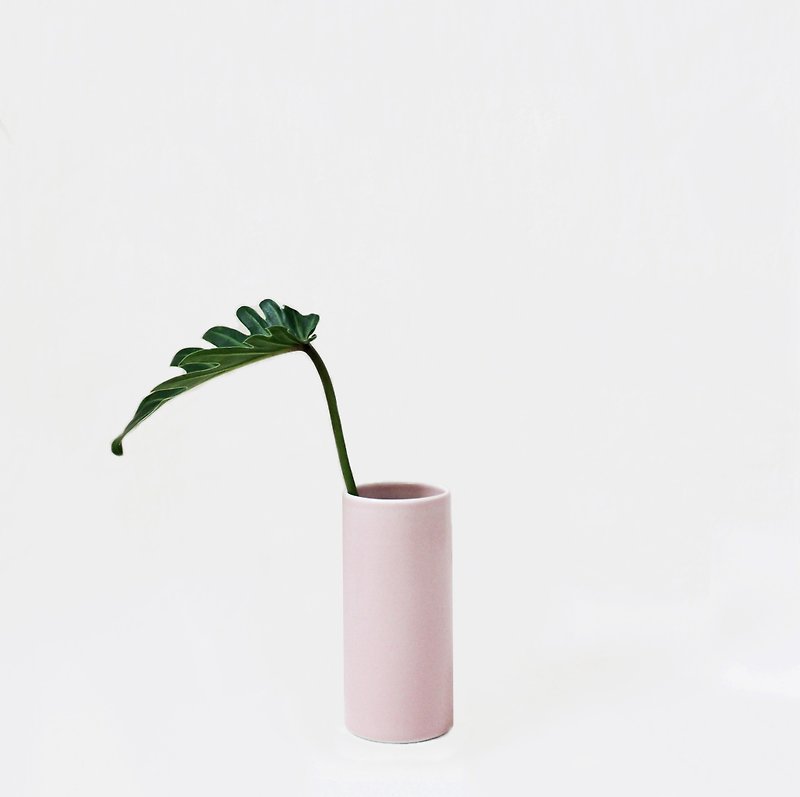 簡約北歐風花器－Straight Cylinder S (嫩粉色) - 花瓶/陶器 - 瓷 粉紅色