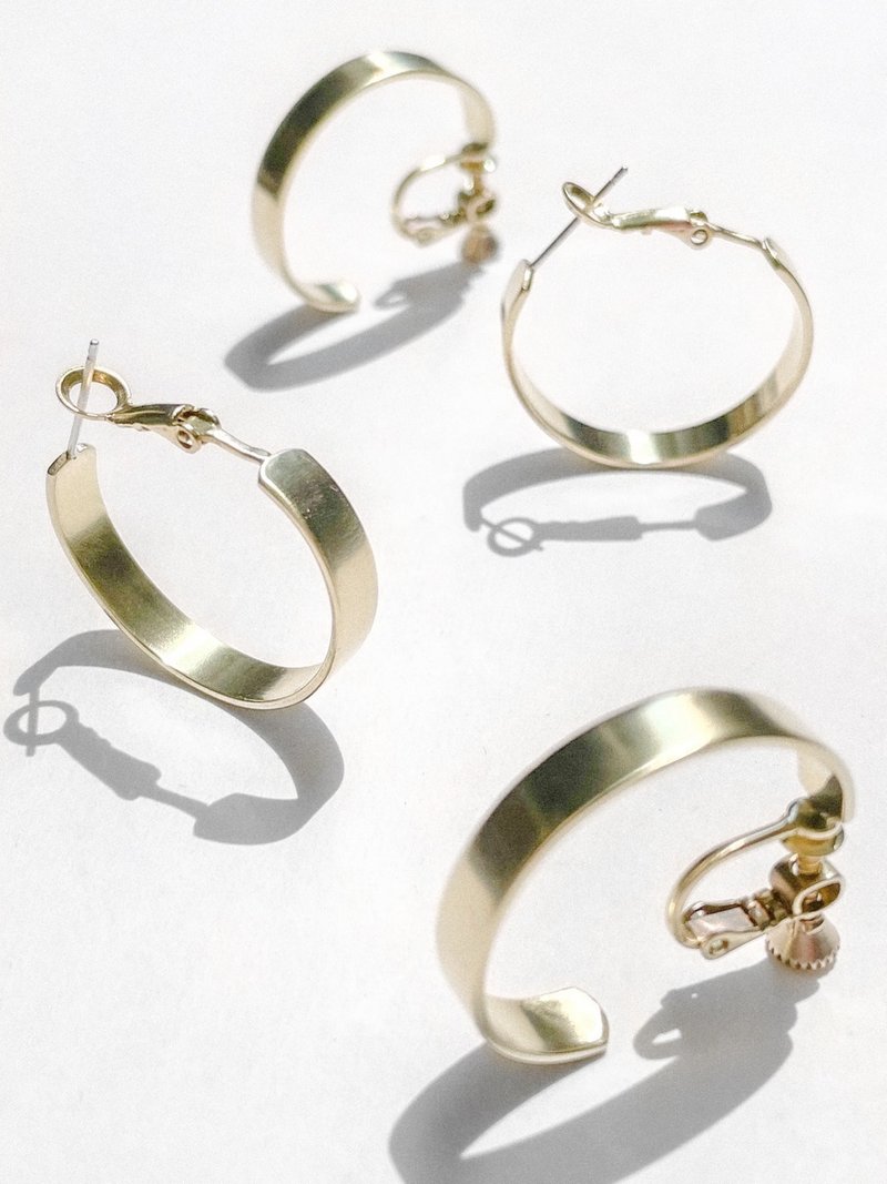 Wide Hoop Earring 寬版單圈耳環 - 耳環/耳夾/耳骨夾 - 銅/黃銅 金色