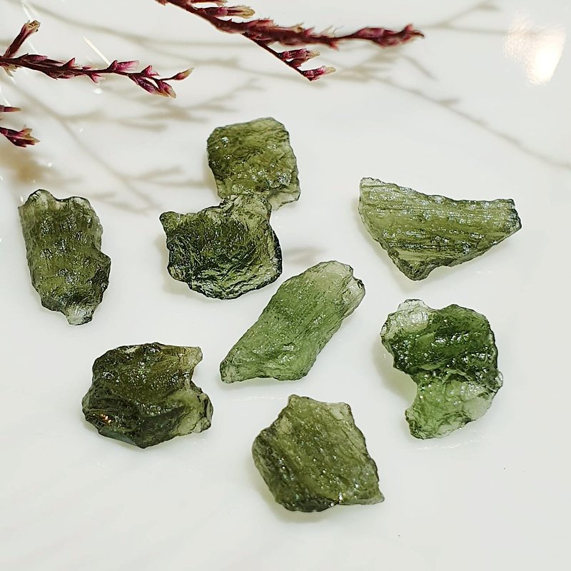 Guaranteed authenticity and low price, easy to buy natural Czech meteorite ore to heal the heart chakra and attract wealth - Items for Display - Other Materials Green