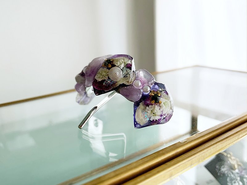 [February birthstone] Amethyst that calms the mind and a pony hook of gypsophila with the flower language of happiness - เครื่องประดับผม - วัสดุอื่นๆ สึชมพู