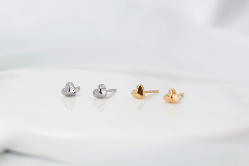 [SWS Jewelry] Simple Mini Love Medical Steel Earrings Generally Fine Needle Anti-allergic - ต่างหู - เครื่องประดับ หลากหลายสี