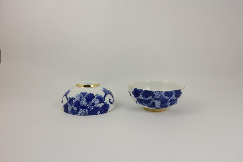 Pure hand-painted tea cup - half a peony pair cup (medium round cup) - blue and white - ถ้วย - เครื่องลายคราม สีน้ำเงิน