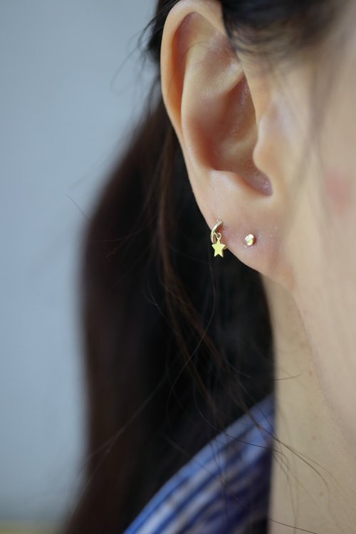 14K Star Lock Earring スタードロップイヤリング（シングル）（内径5mm） - ショップ CHARIS GRACE  ピアス・イヤリング - Pinkoi