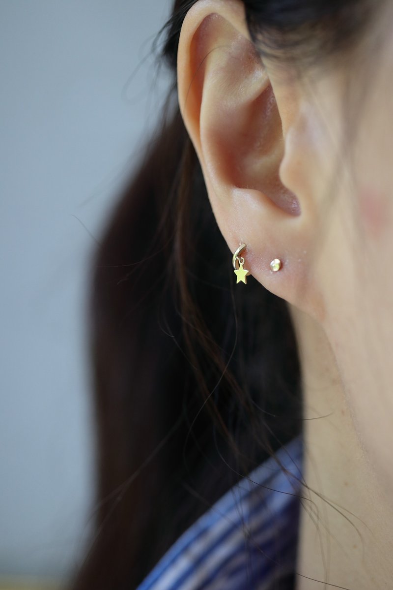 14K Star Lock Earring 星星垂墜耳扣耳環(單個) (內徑 5mm) - 耳環/耳夾/耳骨夾 - 貴金屬 金色