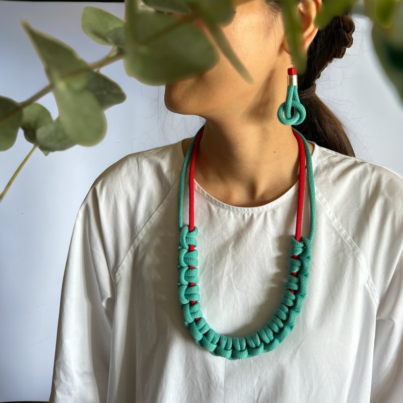 Handwoven cotton nylon mixed twisted floral red and green necklace - สร้อยคอ - ไฟเบอร์อื่นๆ สีเขียว