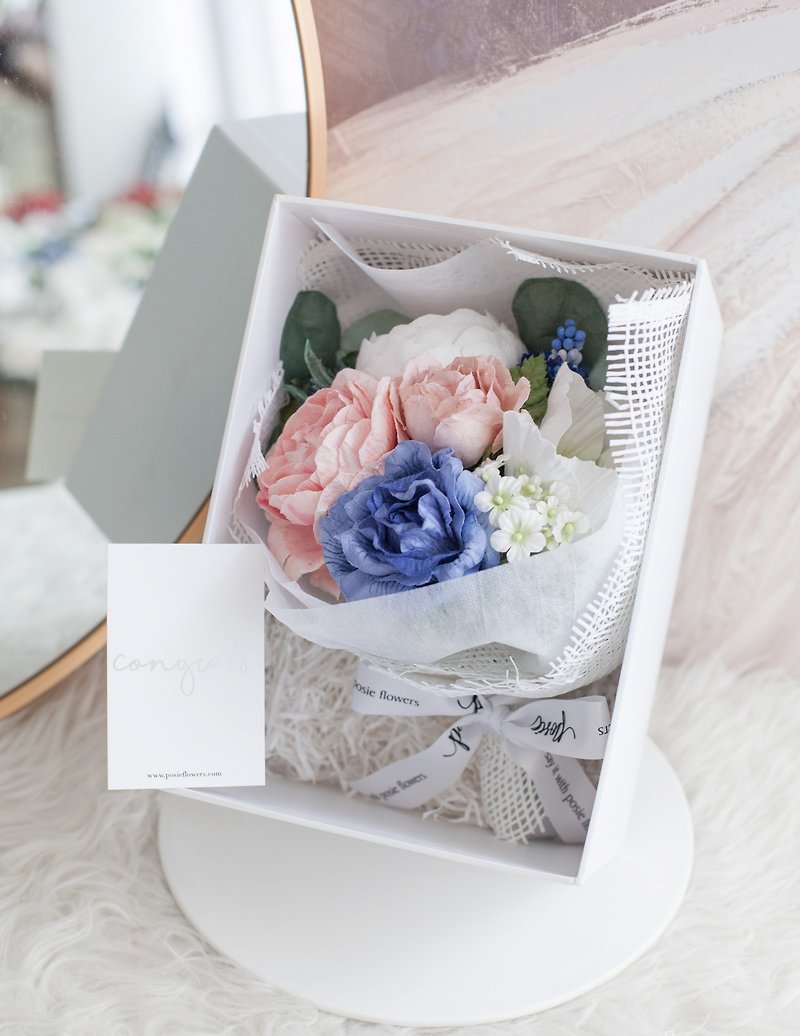 WHITE PINK AND BLUE - Mini Flower Bouquet in Box