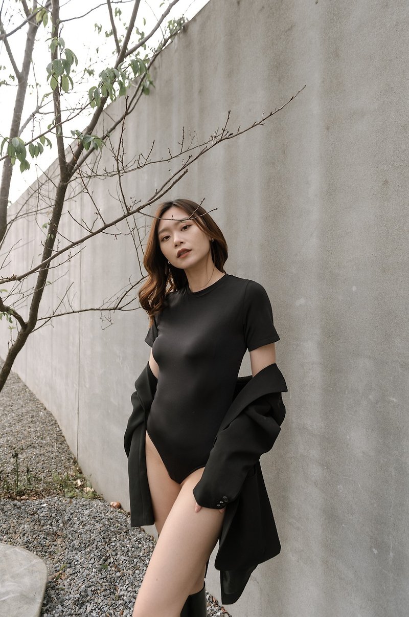 Short-sleeved jumpsuit-textured black Black - Women's Tops - Other Materials Black