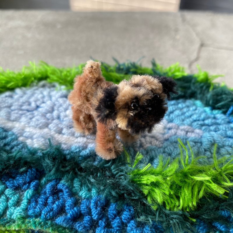 巴哥犬哈巴狗5cm-毛根扭扭棒手作/髒萌流浪動物園/娃娃寵物玩偶 - 編織/刺繡/羊毛氈/縫紉 - 其他人造纖維 咖啡色