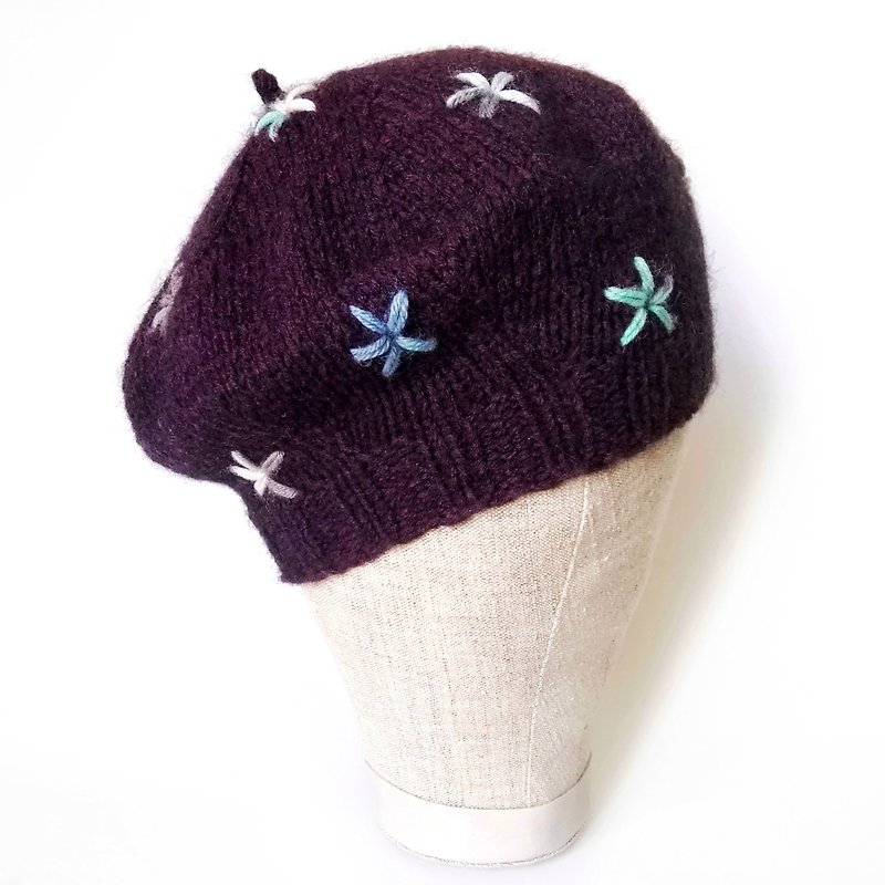女式刺绣羊绒贝雷手刺繡の手編みベレー帽。暖かいウールのカシミヤベレー帽の女性