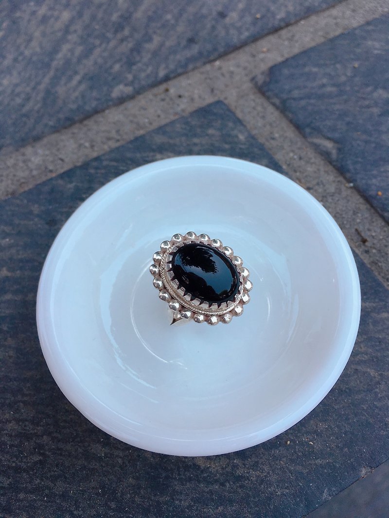 Black Onyx Finger Ring Handmade in Nepal 92.5% Silver - แหวนทั่วไป - เครื่องเพชรพลอย 