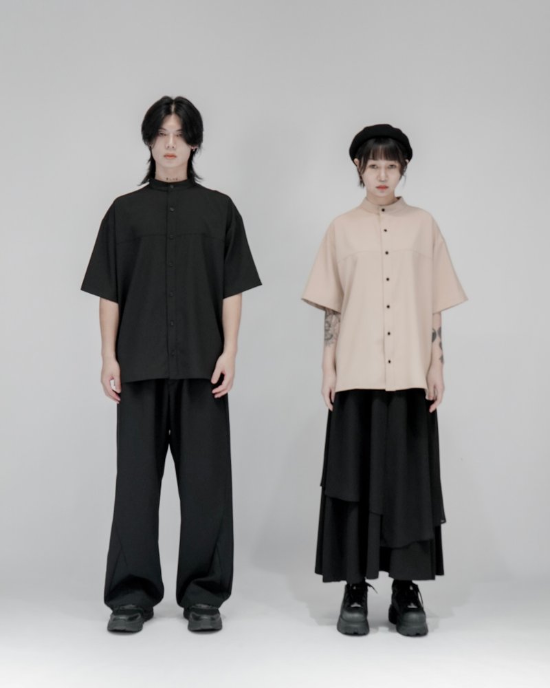 MUKK DESIGN 立領車線短袖襯衫-黑 - 男襯衫/休閒襯衫 - 聚酯纖維 黑色