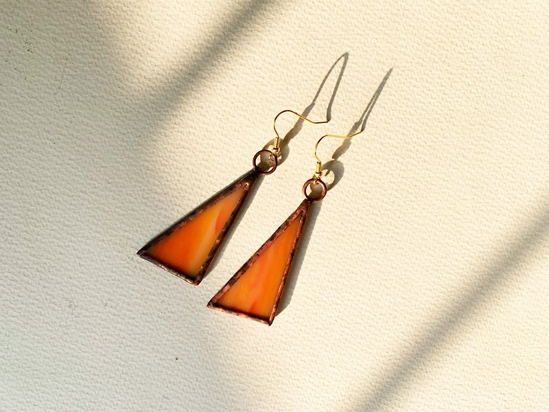 Flaming Triangle Earrings | Clip-On - ต่างหู - แก้ว 