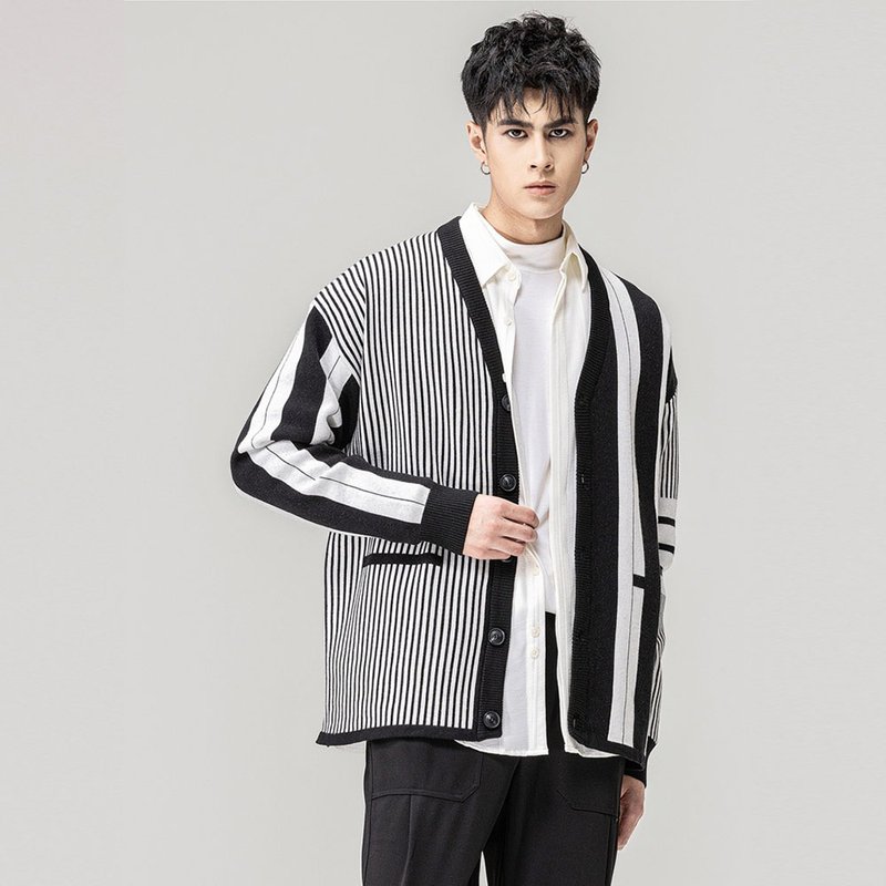 Product vertical stripe cardigan sweater leisure men sweater coat - สเวตเตอร์ผู้ชาย - วัสดุอื่นๆ สีดำ