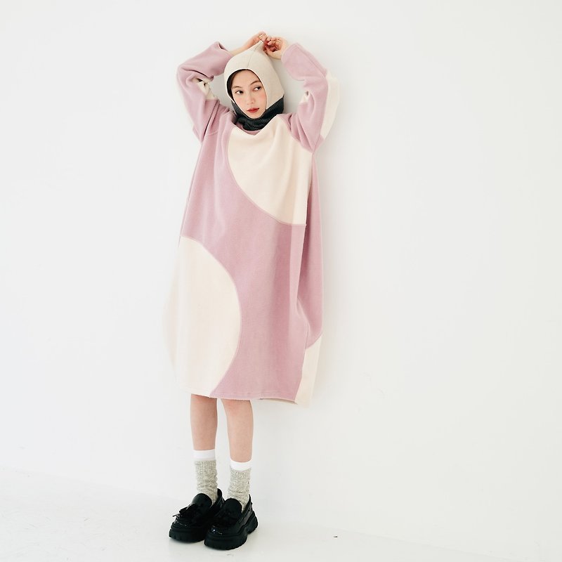 Pink and white stitching plush dress / long top skirt long sleeves winter parent-child outfit - ชุดเดรส - วัสดุอื่นๆ สึชมพู