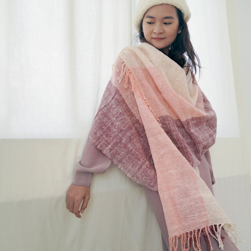 Fei Fei//Twisting with hands. Pure cotton three-color gradient plant-dyed shawl/warm towel/cool quilt - Knit Scarves & Wraps - Cotton & Hemp Pink