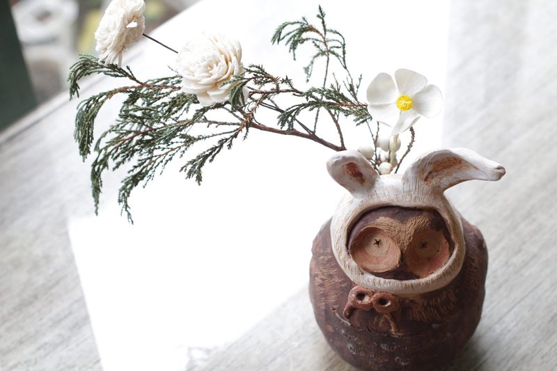 / Dry flower pot: Owl who wants to be a rabbit, hand-kneaded ceramic figurine - Pottery & Ceramics - Pottery Brown