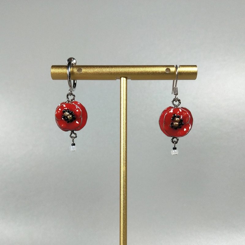 [Handmade] Made of poppy dew. Resin process. 925 sterling silver. handmade earrings - ต่างหู - เรซิน สีแดง