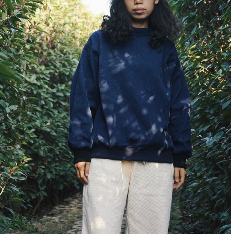 深藍植物染 漁夫領中性設計大學T 環保染劍道服質料寬鬆上衣 - 女上衣/長袖上衣 - 棉．麻 藍色