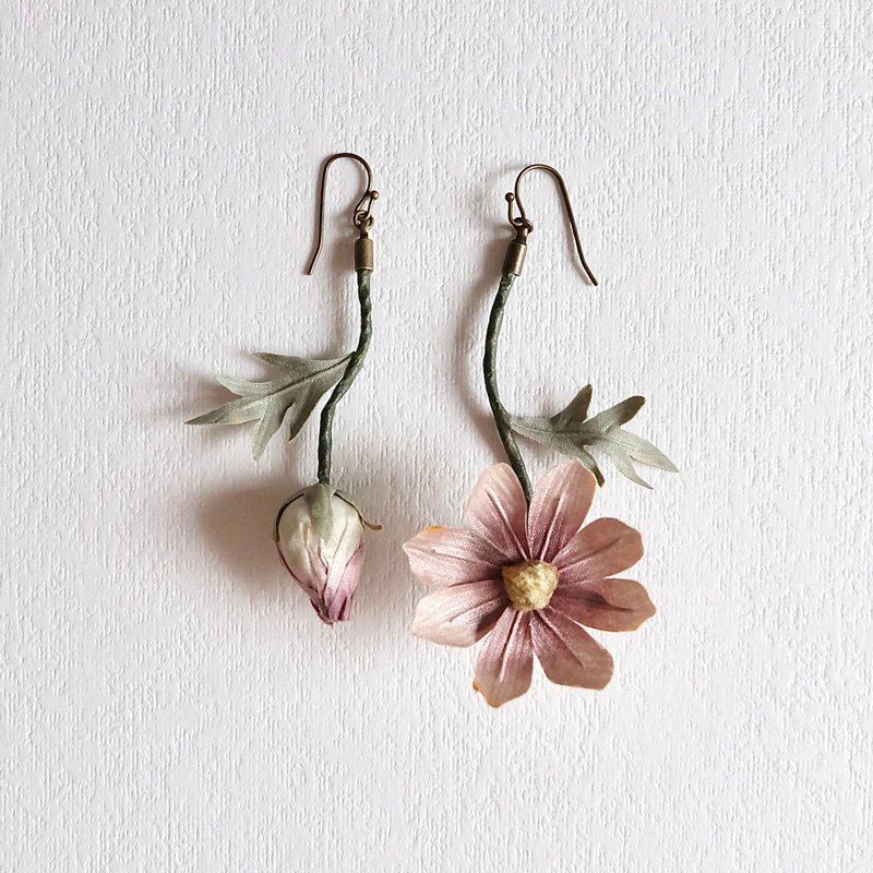 布花のコスモスピアス/イヤリング - 耳環/耳夾/耳骨夾 - 絲．絹 粉紅色