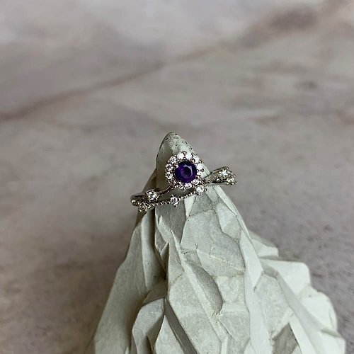 璃珠 RIJU |鑲嵌珠寶| 深紫水晶 鑲嵌寶石四爪圓形花環戒指 一物一圖