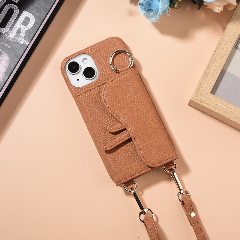 Yaguchi iPhone 14 Series Saddle Card Holder Mobile Phone Leather Case with Beauty Mirror and Leather Strap - Caramel - อุปกรณ์เสริมอื่น ๆ - หนังเทียม 