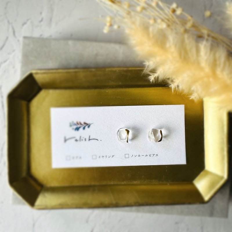 [Restock] Beautifully transparent crystal, gold-laced line earrings, non-pierced earrings, simple, office, small, natural stone, gold - Earrings & Clip-ons - Stone Transparent