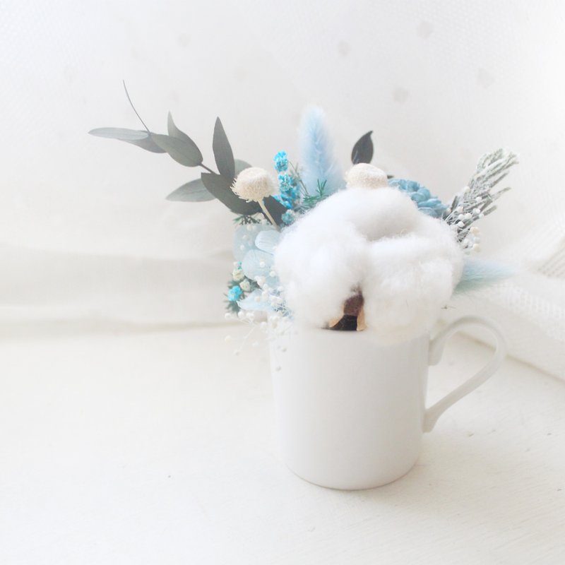Small fresh sky blue milk foam mini table flower, white cotton coffee cup dry flower gift - Dried Flowers & Bouquets - Plants & Flowers Blue