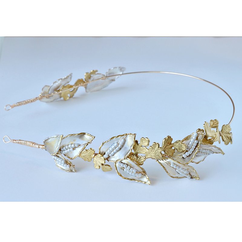 Antique parts and white leaf headband for bridal, after-parties and parties - เครื่องประดับผม - โลหะ ขาว