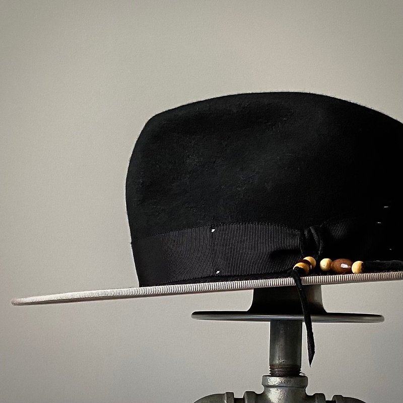 HYOKOU 手工 紳士帽-黑色+台灣花布 - 帽子 - 羊毛 黑色