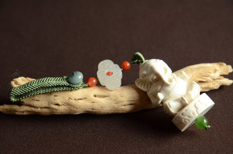 [Yongnian] Natural Siberian Mammoth Ivory God Ornament - Charms - Gemstone 