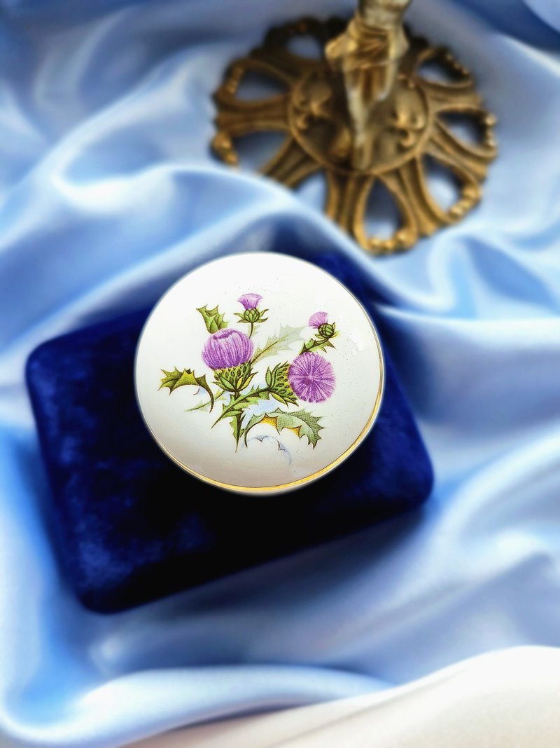 British made Scottish purple thistle small jewelry box/medicine box/vintage Western antique jewelry - ของวางตกแต่ง - เครื่องลายคราม 