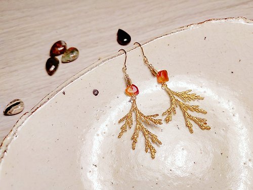 【翡也】 freeyajewelry 【翡也】輕古典黃銅天然瑪瑙耳環 (可改夾式)