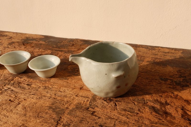 手捏圓肚茶海 - 茶壺/茶杯/茶具 - 陶 白色