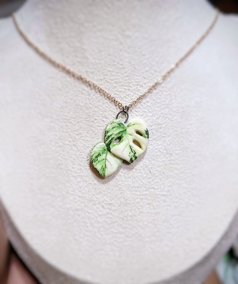Painted handmade foliage plant necklace (in stock) - สร้อยคอ - เครื่องลายคราม 