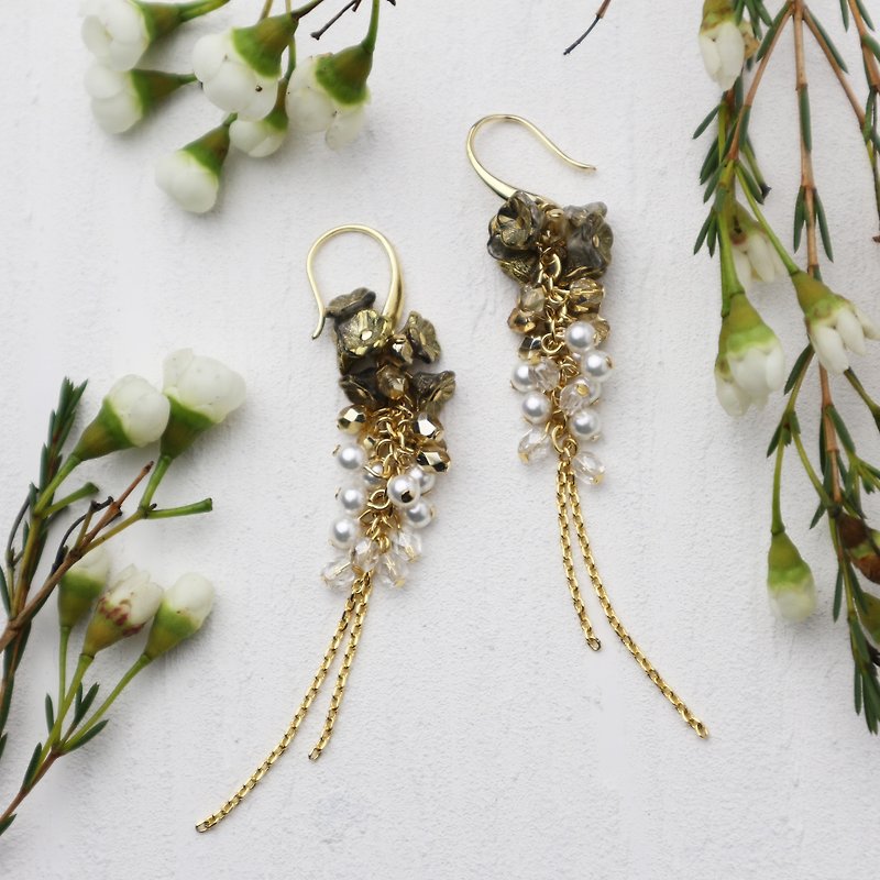 Little Flower Earrings / small flower Clip-On - ต่างหู - แก้ว สีทอง