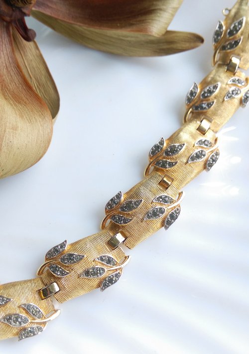 Vintage Jewelry 西洋古董飾品 Trifari Garden of Eden 手鍊 - Shop