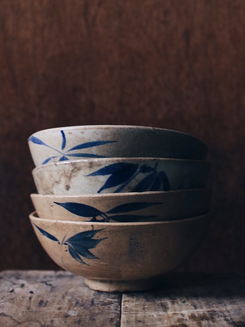 Early blue leaf hand painted big bowl A - Bowls - Pottery Khaki