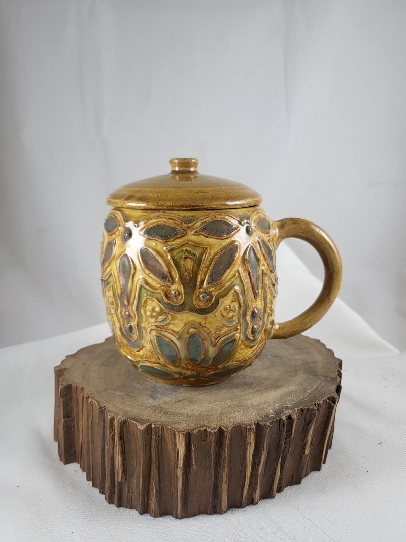 Dragonfly Embossed Lid Mug - แก้วมัค/แก้วกาแฟ - ดินเผา สีกากี