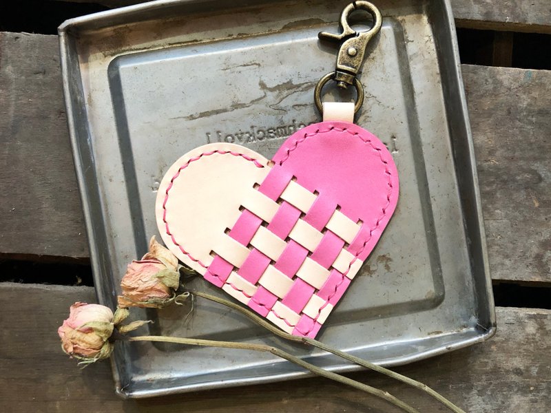 Woven leather heart-shaped keychain material wrapped well stitched leather DIY Valentine's Day engraved love couple - Leather Goods - Genuine Leather Pink