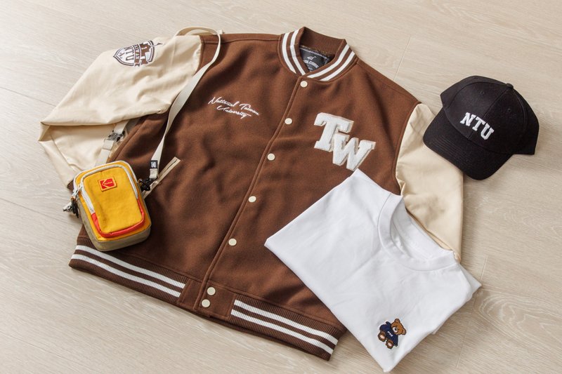 2025 A/W NTU Classic Varsity Baseball Jacket - Brown - 男夾克/外套 - 棉．麻 