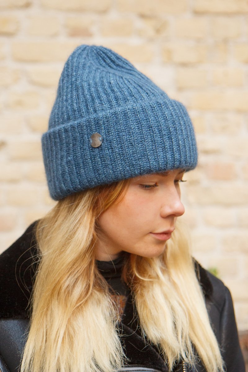 Blue mohair hat. Kidmohair silk knitted hat - หมวก - ขนแกะ สีน้ำเงิน